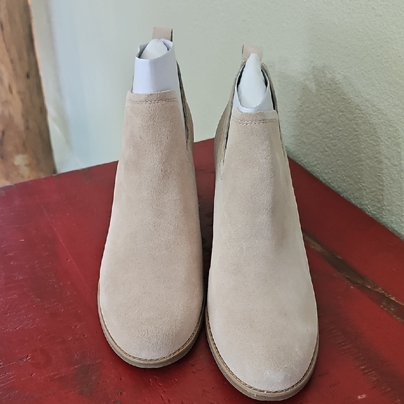 Toms Suede Oatneal Ankle Wedgd Booties - Picture 2 of 6